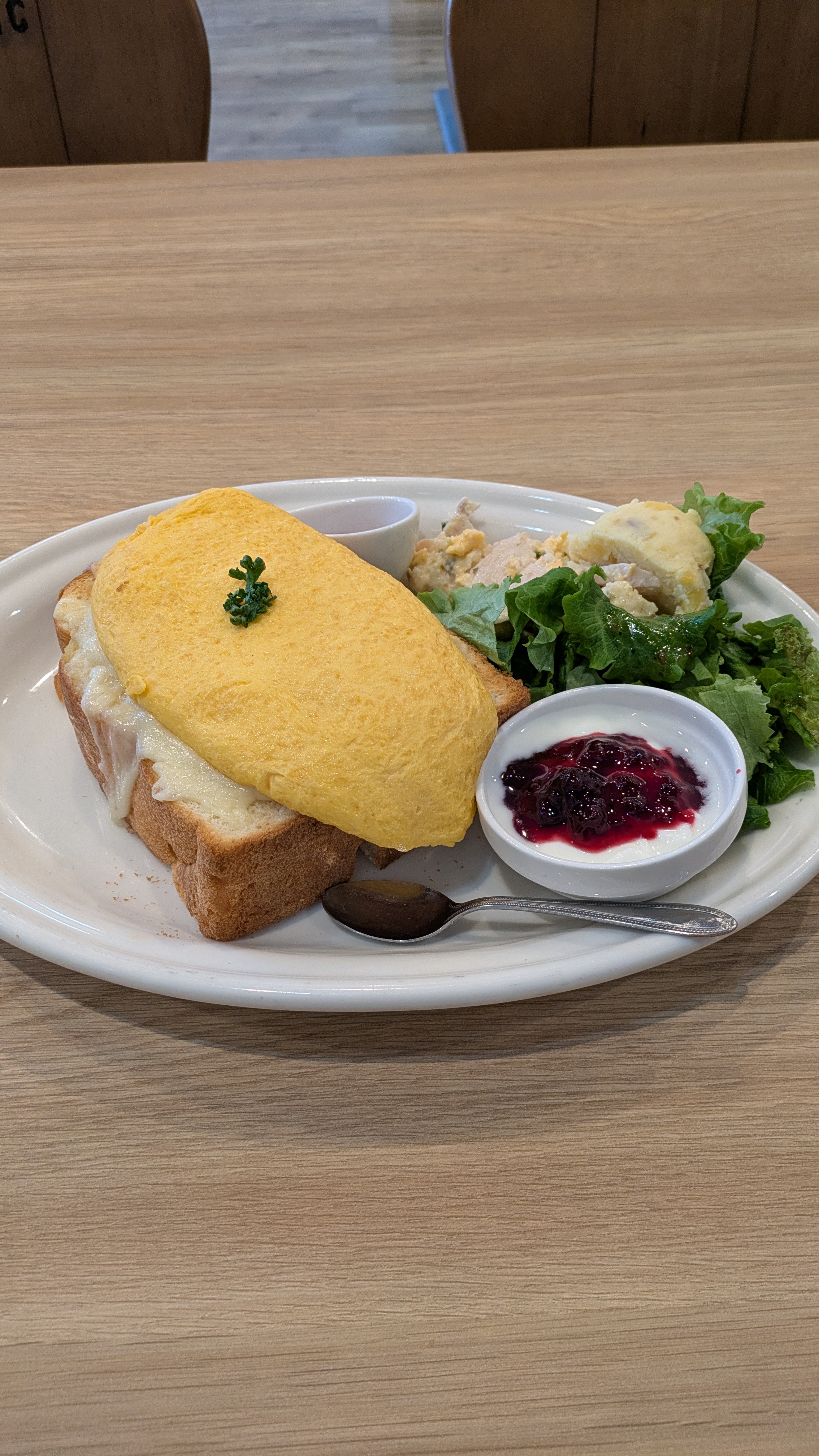 Yoruca. 洋食 Deli and Cafeのオムライス